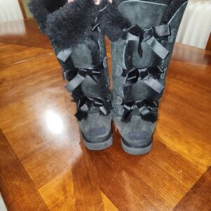 UGG Black Winter Boots with 3 Bow Accents Women Size 8 Used